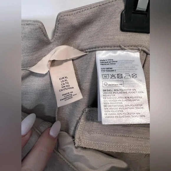 H&M | Pleated Dress Pants in Beige | Size  XL [84] - Picture 3 of 5